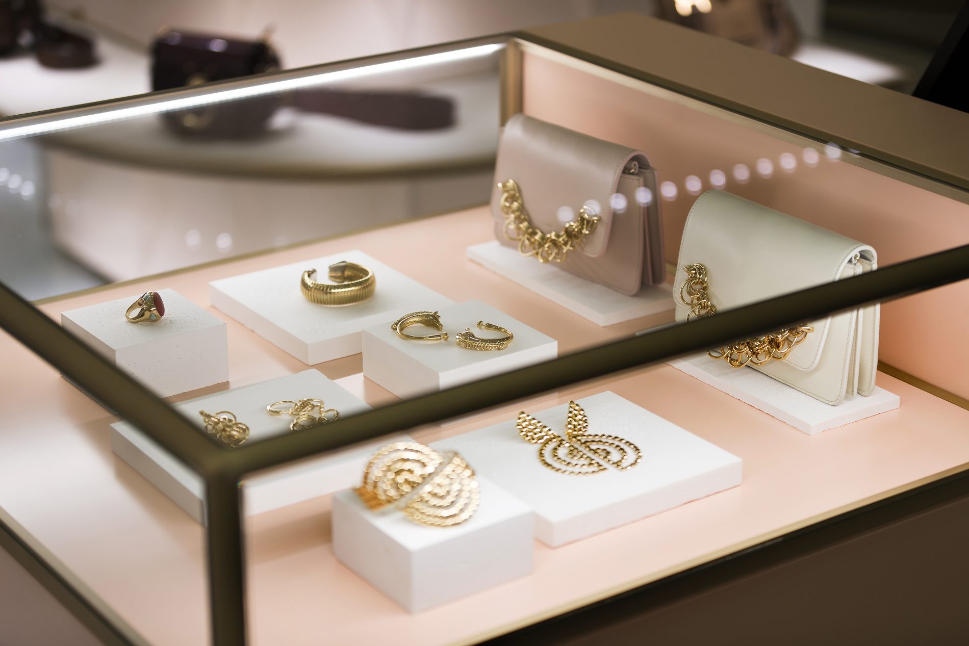 英格列斯设计师品牌鞋履,手袋,珠宝饰品,Chloé